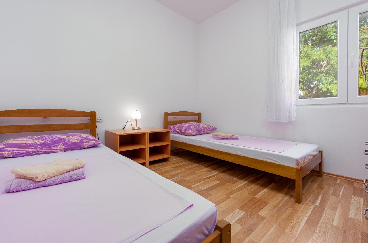 Apartmani Mila Gornji Karin Eksteriør bilde
