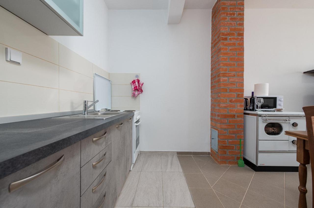 Apartmani Mila Gornji Karin Eksteriør bilde