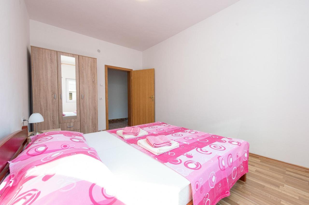 Apartmani Mila Gornji Karin Eksteriør bilde